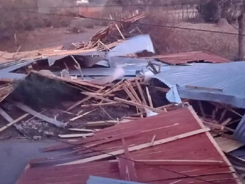 Un temporal con fuertes ráfagas de viento dejó destrozos en tres provincias
