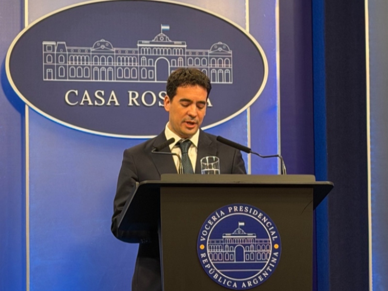 El Gobierno se despegó de Cerimedo pero admitió sus ingresos a Casa Rosada