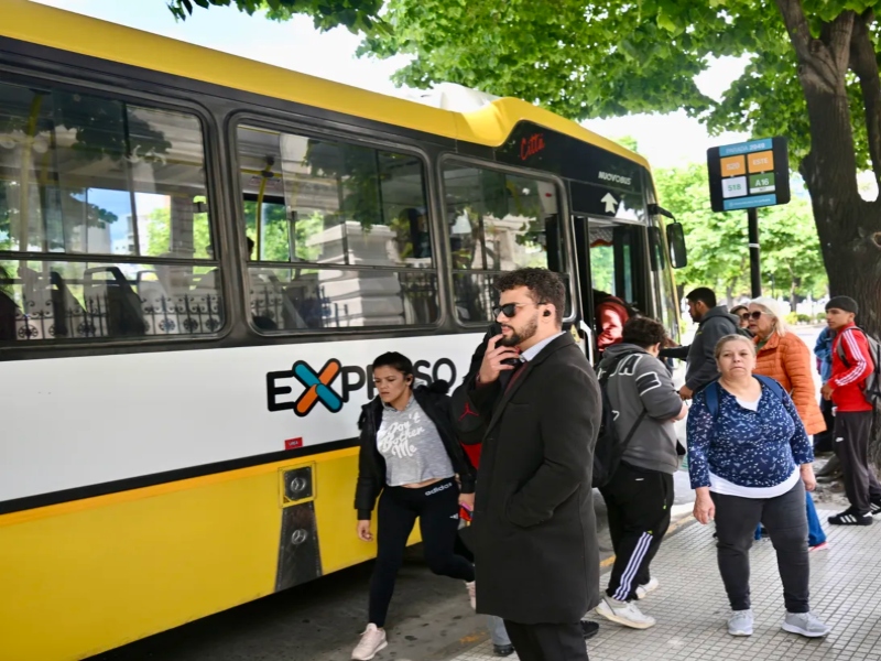 Una familia del AMBA necesitó casi $290.000 en agosto para cubrir los servicios públicos