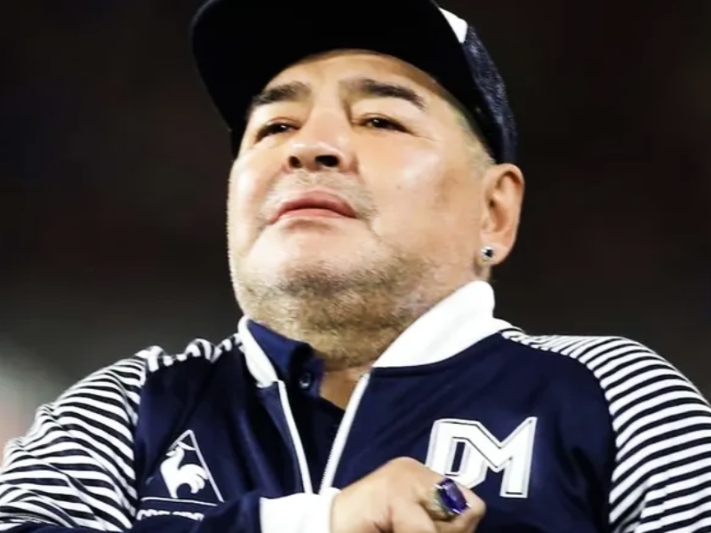 Maradona: la prepaga reconoció que entregó por error la historia clínica de su papá