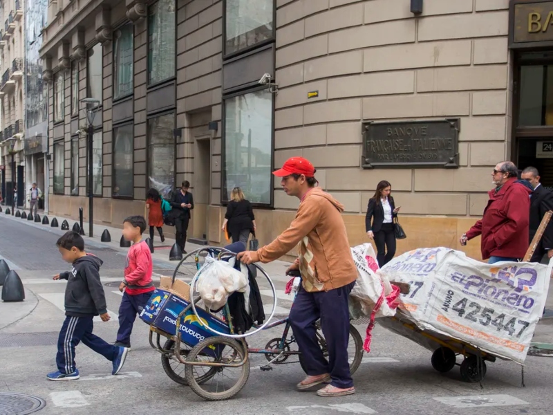 Canasta básica: en julio, una familia necesitó $1.564.000 para no ser pobre