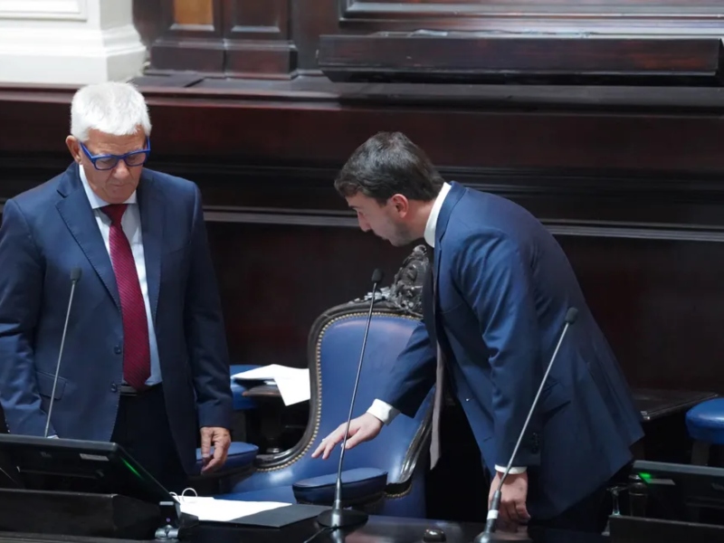 Acuerdo Karina Milei – Santiago Caputo: LLA reordena su conducción en Diputados bonaerenses