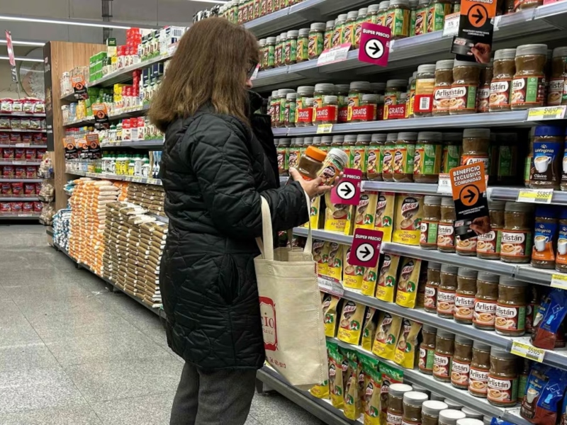 El consumo privado cayó 0,6% en agosto y acumula nueve meses consecutivos en baja