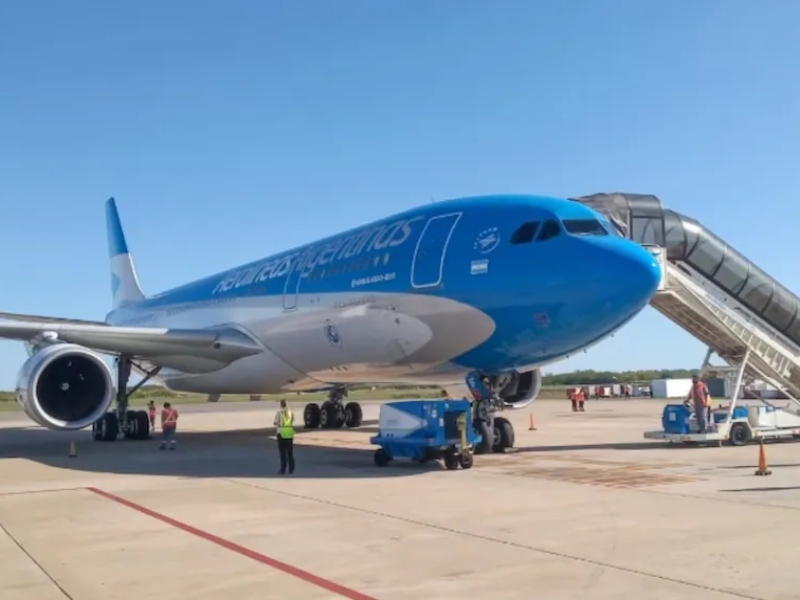 Un avión que iba a Madrid tuvo que volver a Ezeiza por una falla en un motor