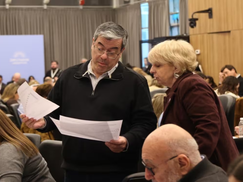Endeudamiento: LLA consiguió dictamen de mayoría pero la oposición apunta a ganar en el recinto