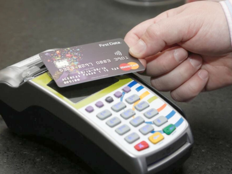 Tarjetas de crédito: solo un tercio de las familias pagó el total de su último resumen