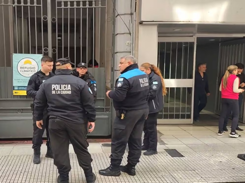 Violento motín en una comisaría de CABA: tomaron a un policía de rehén durante más de cinco horas