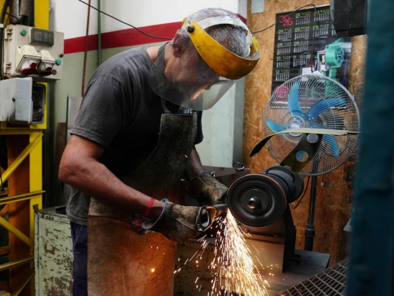 La capacidad instalada operó al 58,5% en agosto y registró otra caída interanual