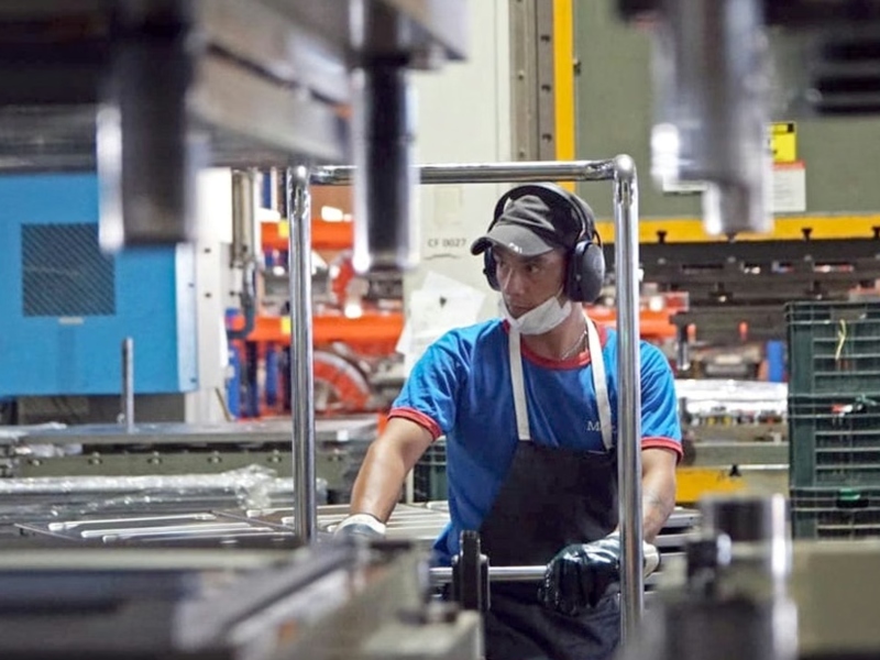 La actividad económica, en caída libre: bajó un 1,7% interanual en agosto